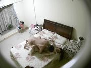 水滴摄像头偷拍小两口过夫妻生活老公卖力耕耘老婆忙着玩手机