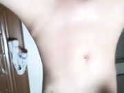 白嫩小女友到我家中日常操逼 看我在拍时不好意思的捂着脸