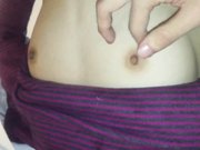 微信约性感美女出来吃饭,趁机下药带到酒店和朋友一起玩弄啪啪