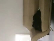 【雀儿漫天飞】约了个高颜值白衣长腿妹子，沙发上骑乘抽插猛操几下就高潮