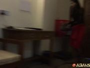 广东酒吧高颜值性感陪酒美女床战异国大屌猛男,边操边自拍