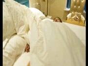 网红美女生日吃饭被灌醉手里拿着玫瑰完全死猪状态被多人玩弄