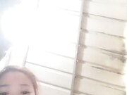 跟小嫂子偷情玩的真嗨，露脸扒下裤子直接干站着就把事办了