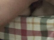 两个猥琐男套路服装店漂亮老板娘 被灌得烂醉如泥呼呼大睡带回住所 俩人为所欲为