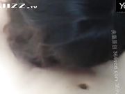 漂亮小女友制服诱惑在家里的床上主动勾引给我舔鸡巴