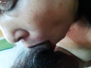 丰韵熟女给年轻小伙子舔鸡巴 口活好看表情就知道超认真