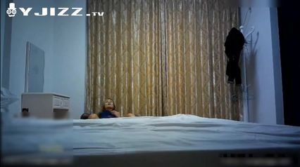 微信认识的极品川妹子约到宾馆后插式被干得淫叫不止