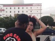 现实抓小三 还是原配厉害 不顾众人围观扒光小三一顿打