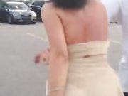 现实抓小三 还是原配厉害 不顾众人围观扒光小三一顿打