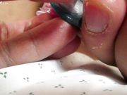 白嫩炮友刚刮了阴毛就让我欣赏她的美鲍 拿跳弹试试屄水还多不多