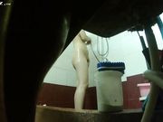 偷拍女租客洗澡看着下面毛毛情不自禁的硬了