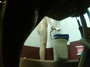 偷拍女租客洗澡看着下面毛毛情不自禁的硬了