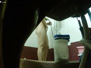 偷拍女租客洗澡看着下面毛毛情不自禁的硬了