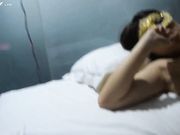 大奶少女馨馨背着男友和网友酒店3P激情 两根大屌的抽插让她特别享受颤抖的感觉