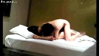 高中小情侣偷吃禁果羞涩而又激情做爱