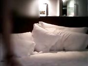 混血哥微信约某院校舞蹈系大一极品嫩妹开房 害羞学妹玩手机时拉过来衣服没脱完直接操了