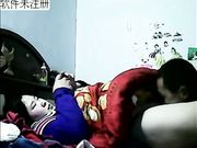 刚出狱的小伙子回家就干自己的胖表妹 趴在小胖妞的双腿之间猛舔肥鲍