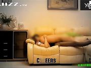 C仔沙发上大干某师范高挑漂亮的校花 高跟黑丝制服超诱惑 鸡巴太大把美女干痛了