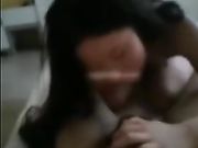 19岁萝莉主播喝大啤喝高了 家中直播舔爸爸的大鸡吧