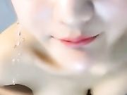 最近某聊天平台很火的范大小姐全裸大尺度诱惑2