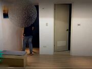 剧情表演漂亮妹妹借住姐姐家沙发上与姐夫聊天互摸勾引姐夫