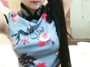 【专业干表妹】激情啪啪高颜值旗袍萝莉表妹 娇俏表妹的美乳小穴让人着迷