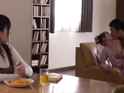 姊妹沉溺在睡觉做爱松本いちか 白石かんな_ (2)