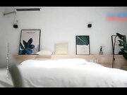 大鸡巴小伙约了个援交女一看鸡巴太大又找姐妹来一起享受-2