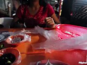 洋土豪一顿烧烤搞定一个小姐姐 带回酒店啪啪啪 身材还不错哦