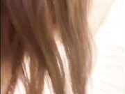 新下海漂亮00后小辣妹，酒店跟俩小伙3P，喜欢前后被塞满的感觉