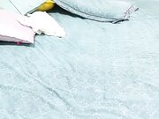 气质熟女的性生活，活好不粘人看到床上漏着鸡巴的大哥主动口交