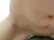 饥渴小少妇颜值不错主动给躺在床上的小哥哥舔鸡巴 激情上位还要小哥给舔逼