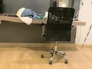 情迷泰国胖哥找了个高颜值外围女酒店玩3P，口交大鸡巴床上各种抽插非常暴力激情