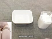 少女小E用小穴制作椰蓉骚奶冻