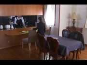 年轻小伙子趁着下班时间在公司档案室里强奸巨乳女领导