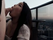 很有野性味道的华裔混血美女『爱思琳』和大屌外籍男友高层凉台激情啪啪