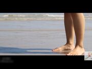 丰满肥臀沙滩全裸露出做爱