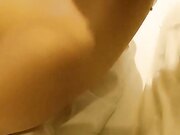 萌萌姐妹花 给妹妹整个小哥哥在床上玩跳蛋 我来录像 啪啪啪