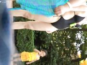 真实跟拍黑色泳衣小少妇皮肤白嫩 身材不错 不知道咋保养的