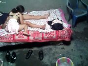 极品眼镜男半夜邀约有妇之夫家中舔逼 超灵活的舌功让小少妇忘乎所以 淫水流满床