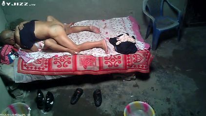 极品眼镜男半夜邀约有妇之夫家中舔逼 超灵活的舌功让小少妇忘乎所以 淫水流满床