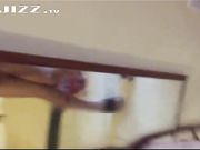 强行扒掉小姨子的碎花小裤衩对着镜子后入一顿操