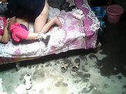 专接中老年嫖客的小胖妹似乎很享受被操过程