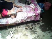 专接中老年嫖客的小胖妹似乎很享受被操过程