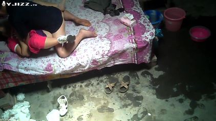 专接中老年嫖客的小胖妹似乎很享受被操过程