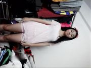 无知可爱少女脱衣给导演看身材被潜规则