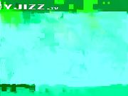 欲望小宅男家中嫌打飞机不过瘾背着老爸跟后妈偷情