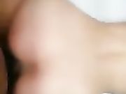 老婆的大奶子有点下垂 不过依然还是很挺 捏着也超有弹性