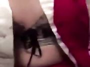 白嫩空姐3P前先把自己摸湿 然后两根大屌轮流骑