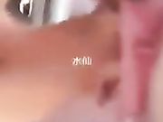 极品高颜值骚货车里就要给我舔鸡巴 外面人来人往真刺激